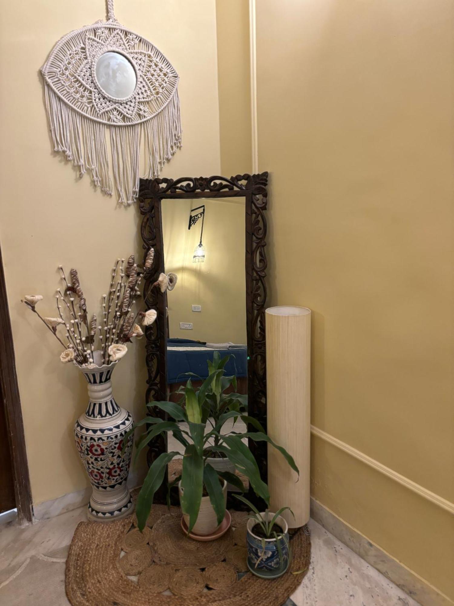 Atharva'S Homestay By Goaround Homes - Nehru Enclave Metro, South Delhi ニューデリー エクステリア 写真