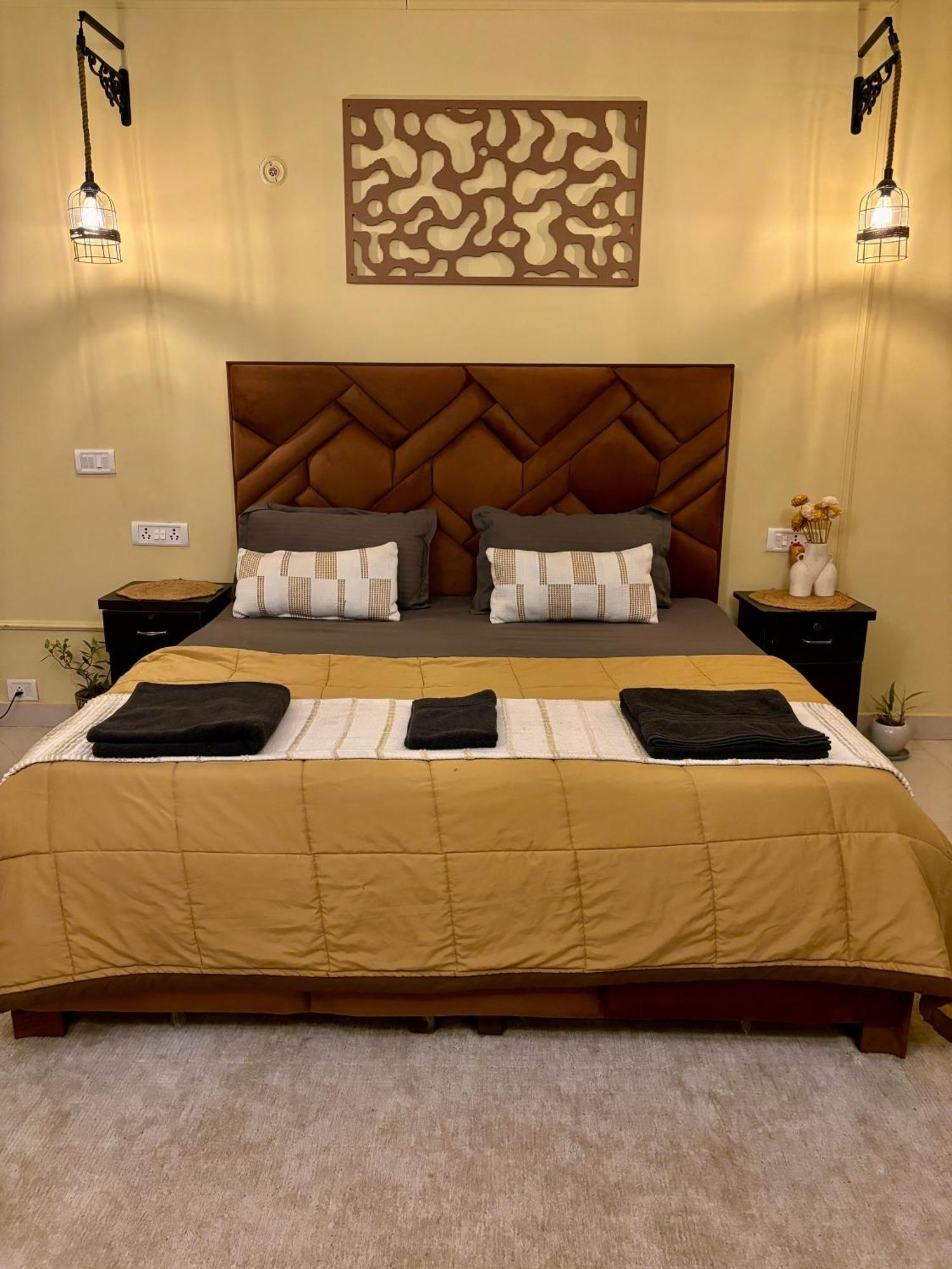Atharva'S Homestay By Goaround Homes - Nehru Enclave Metro, South Delhi ニューデリー エクステリア 写真