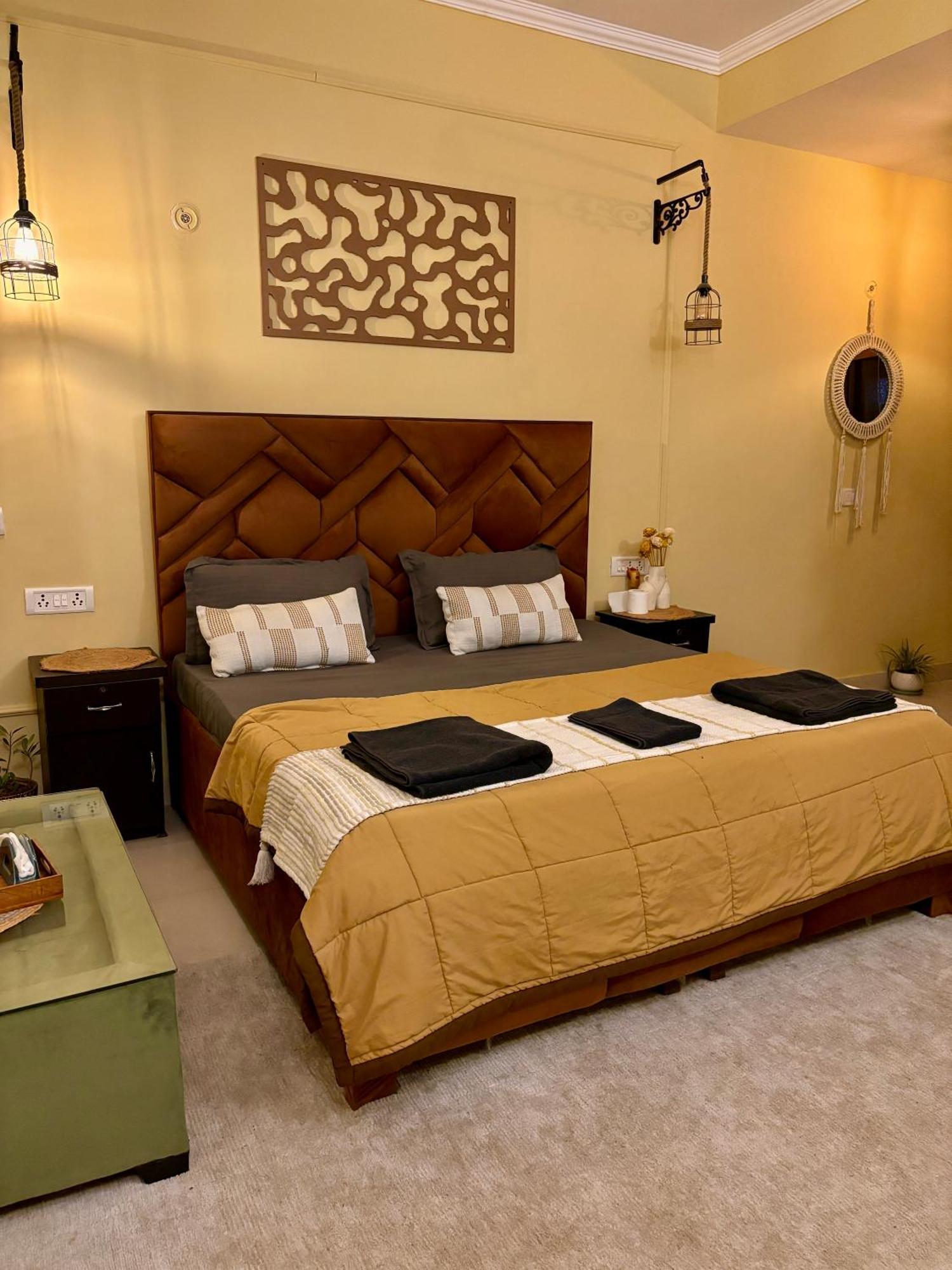 Atharva'S Homestay By Goaround Homes - Nehru Enclave Metro, South Delhi ニューデリー エクステリア 写真