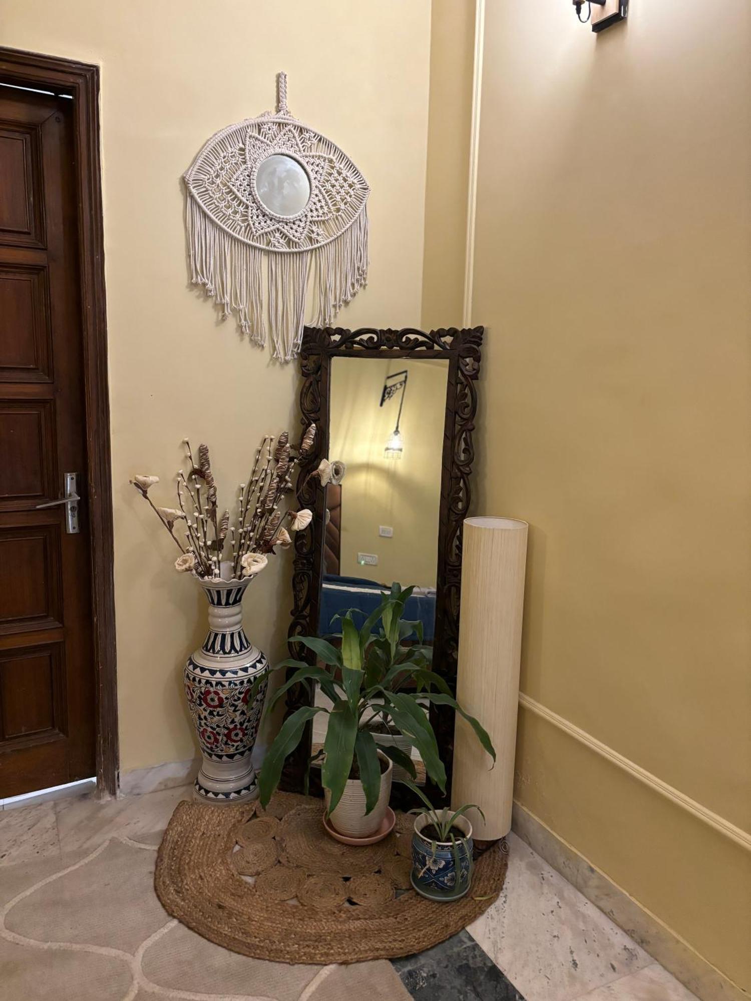 Atharva'S Homestay By Goaround Homes - Nehru Enclave Metro, South Delhi ニューデリー エクステリア 写真