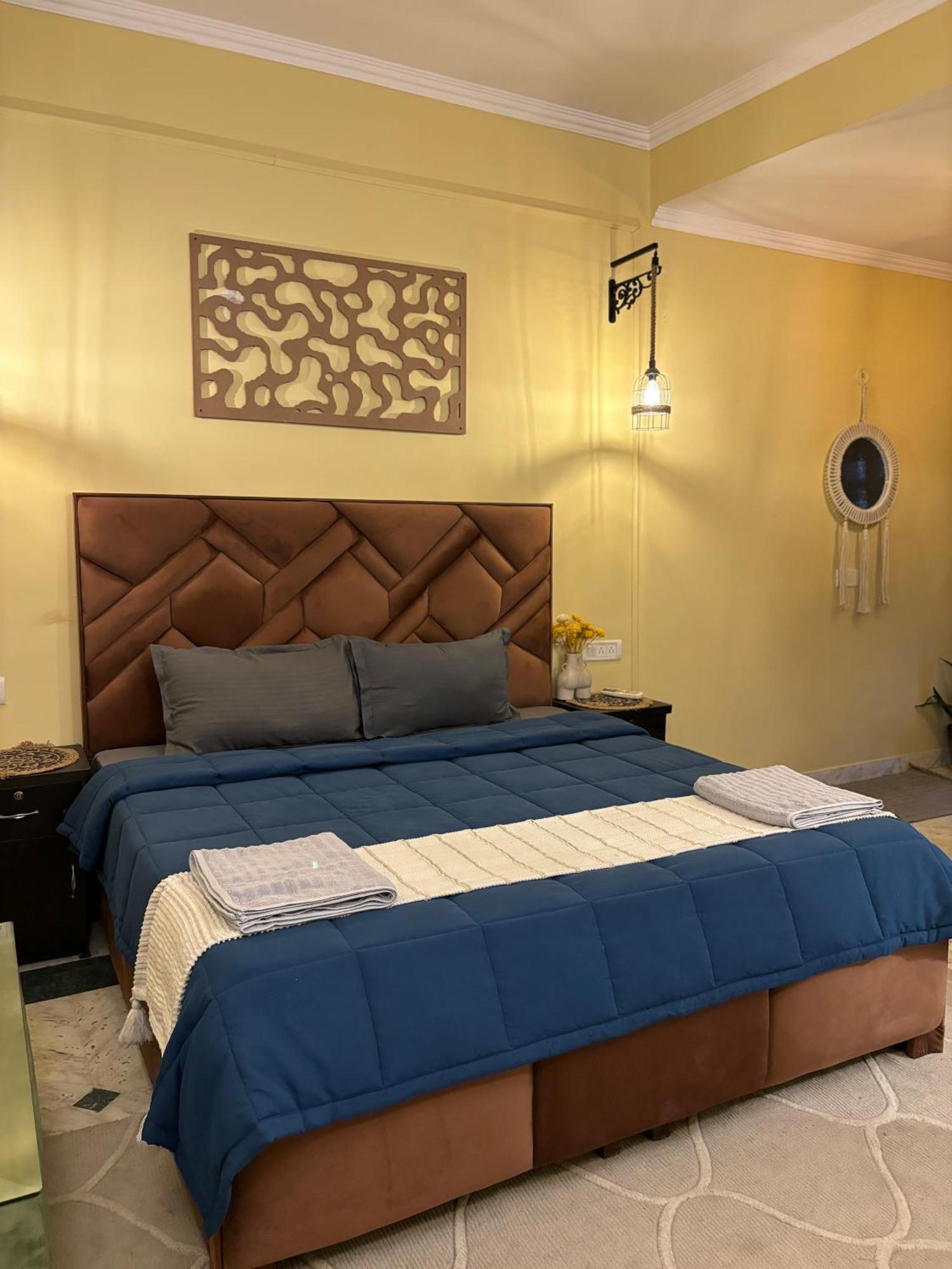 Atharva'S Homestay By Goaround Homes - Nehru Enclave Metro, South Delhi ニューデリー エクステリア 写真