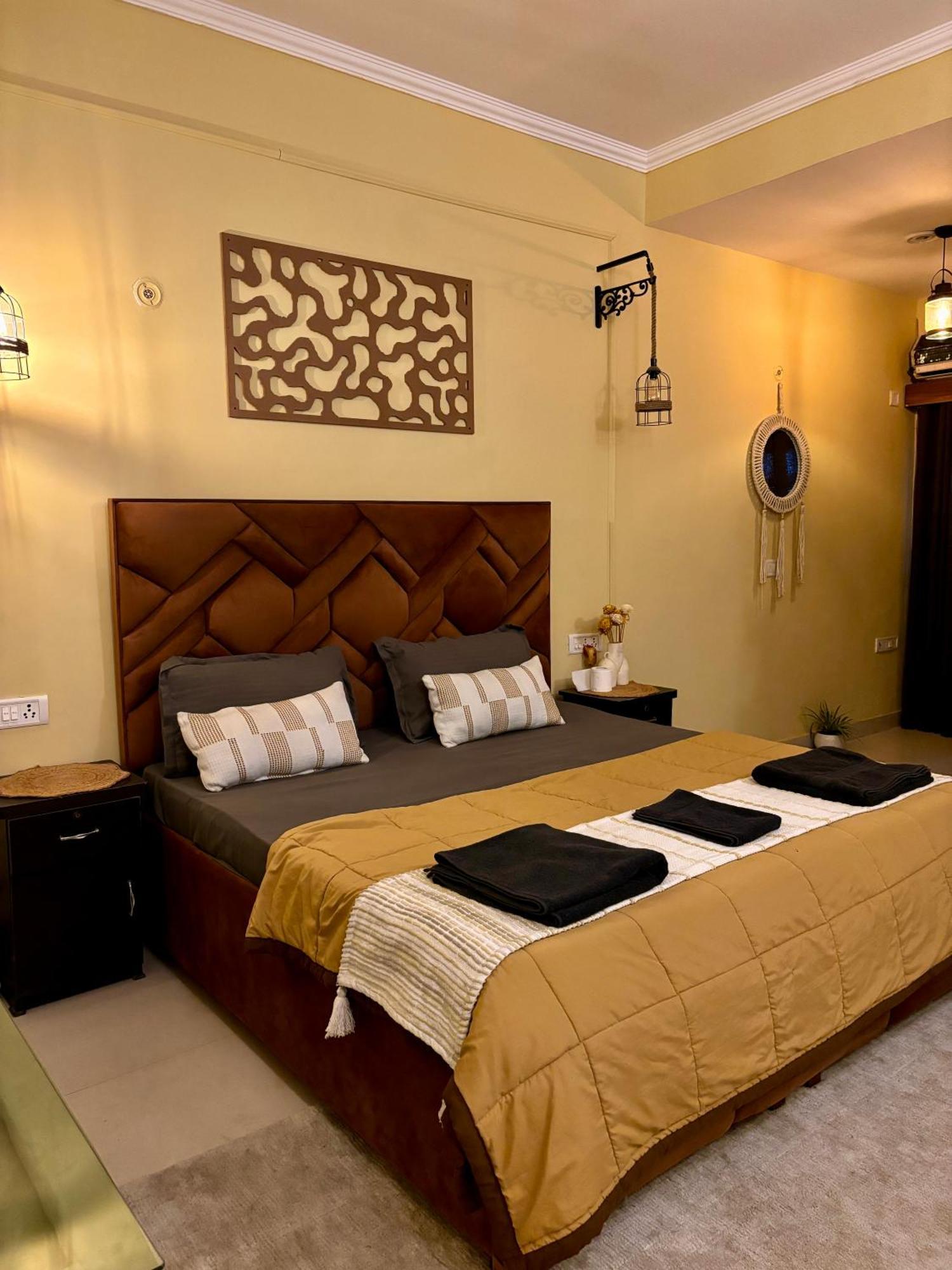 Atharva'S Homestay By Goaround Homes - Nehru Enclave Metro, South Delhi ニューデリー エクステリア 写真