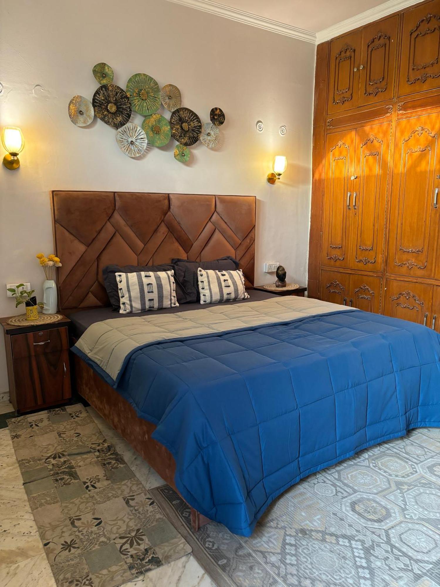 Atharva'S Homestay By Goaround Homes - Nehru Enclave Metro, South Delhi ニューデリー エクステリア 写真