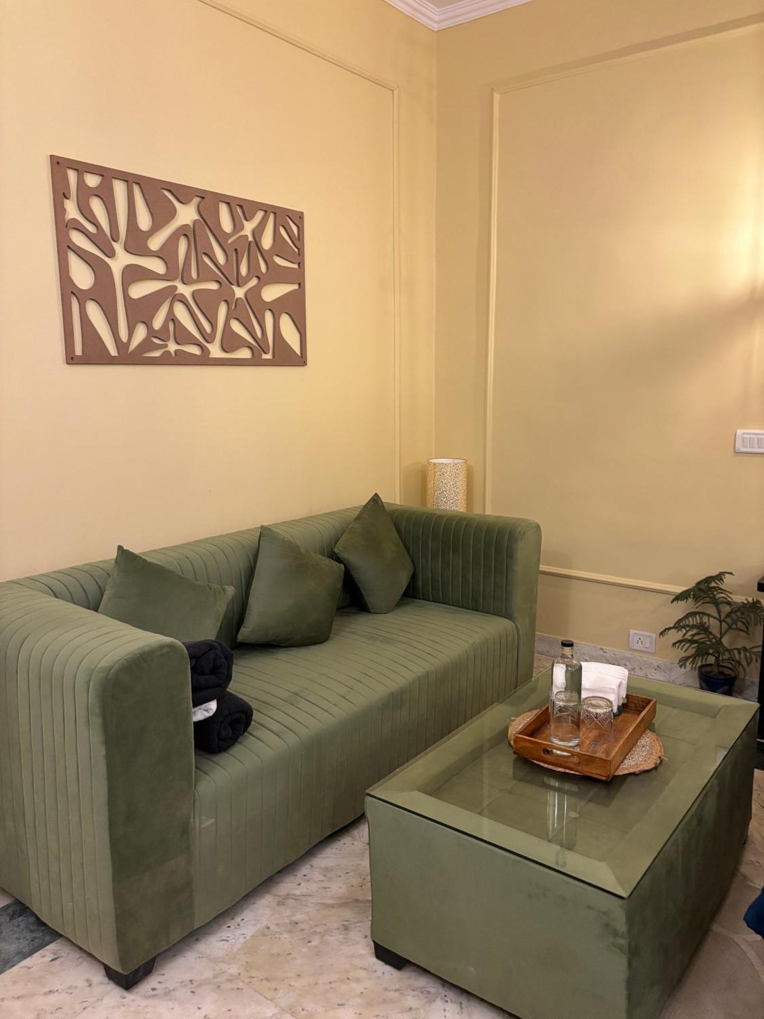 Atharva'S Homestay By Goaround Homes - Nehru Enclave Metro, South Delhi ニューデリー エクステリア 写真