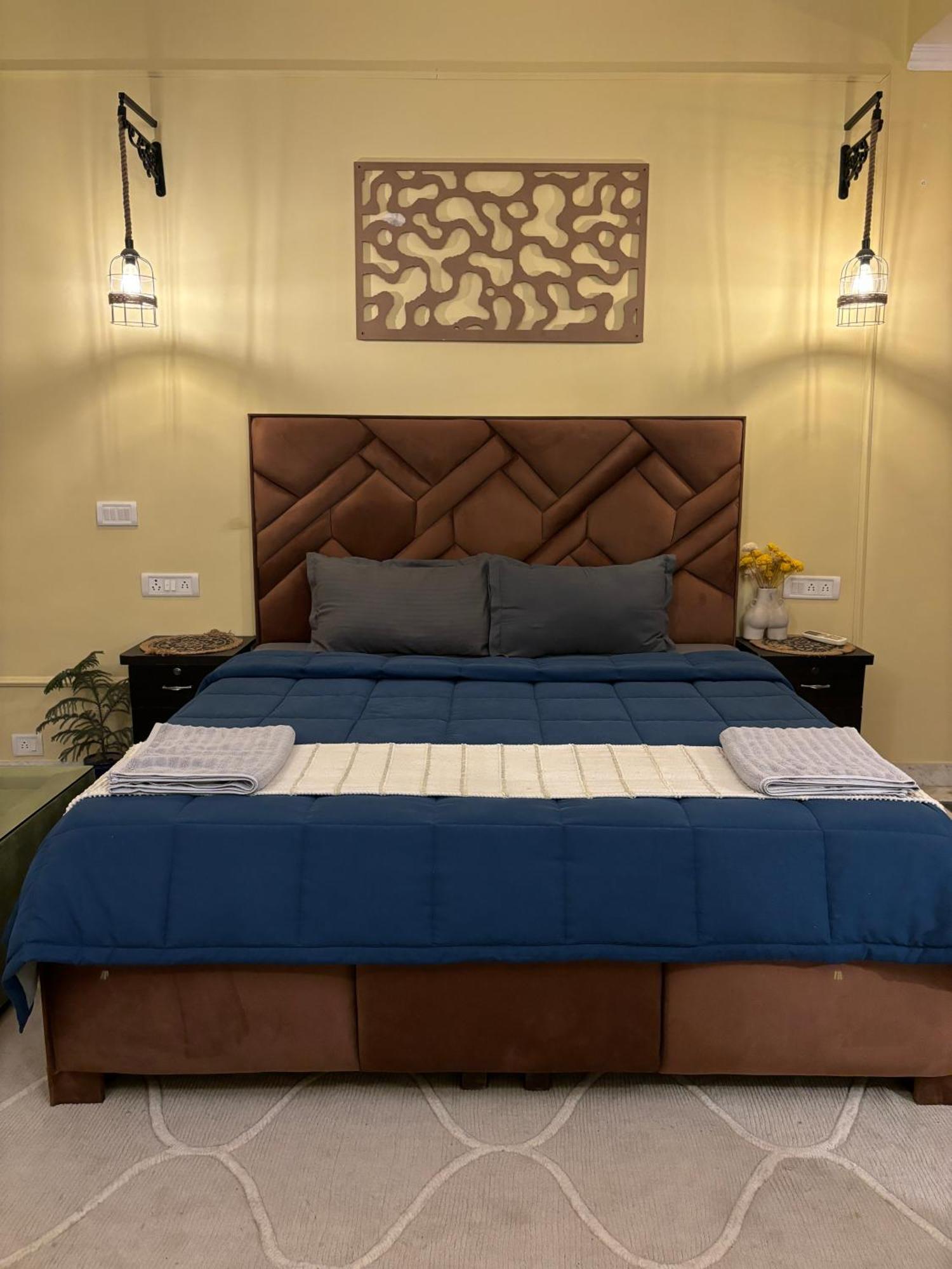 Atharva'S Homestay By Goaround Homes - Nehru Enclave Metro, South Delhi ニューデリー エクステリア 写真