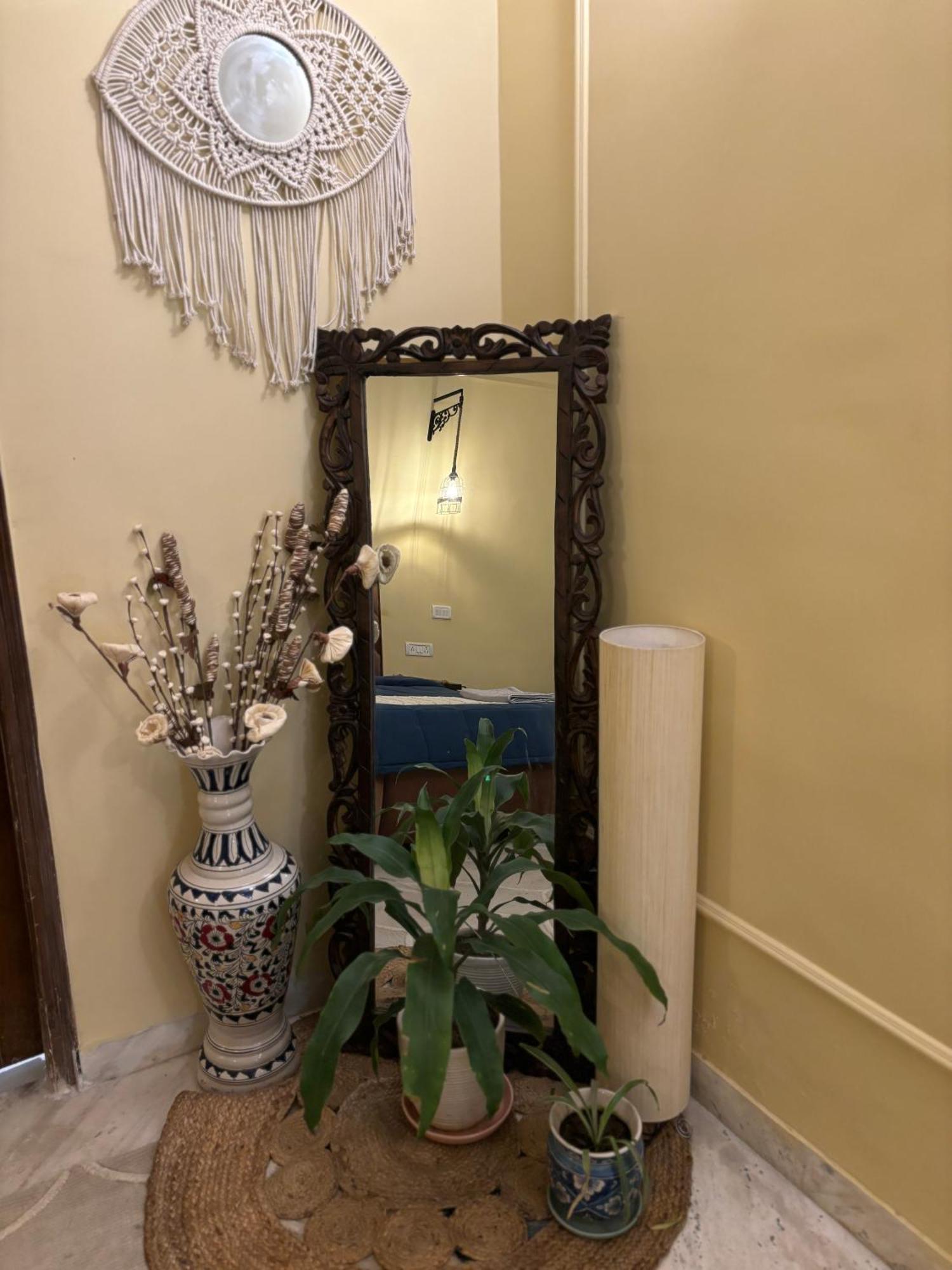 Atharva'S Homestay By Goaround Homes - Nehru Enclave Metro, South Delhi ニューデリー エクステリア 写真