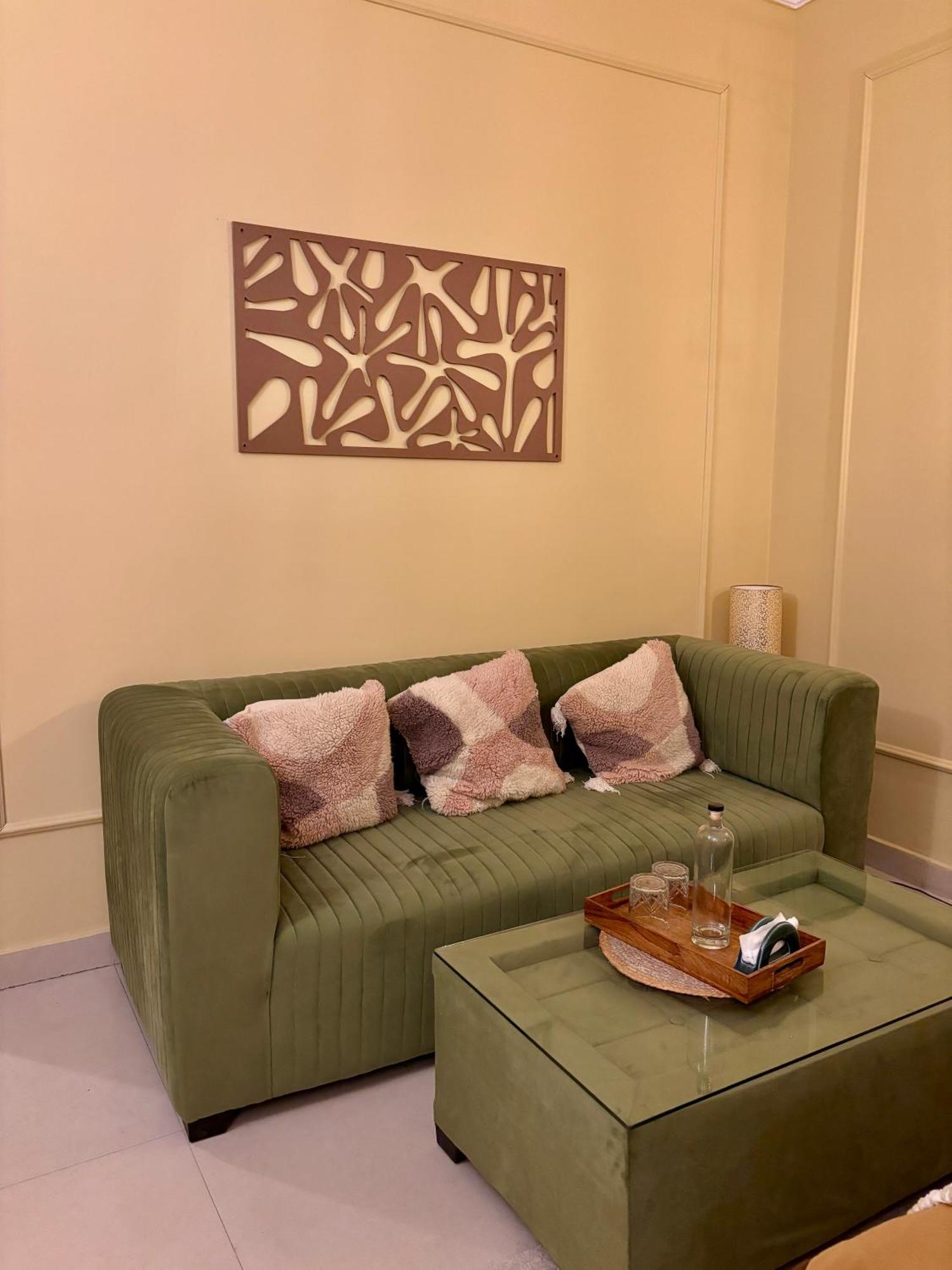 Atharva'S Homestay By Goaround Homes - Nehru Enclave Metro, South Delhi ニューデリー エクステリア 写真