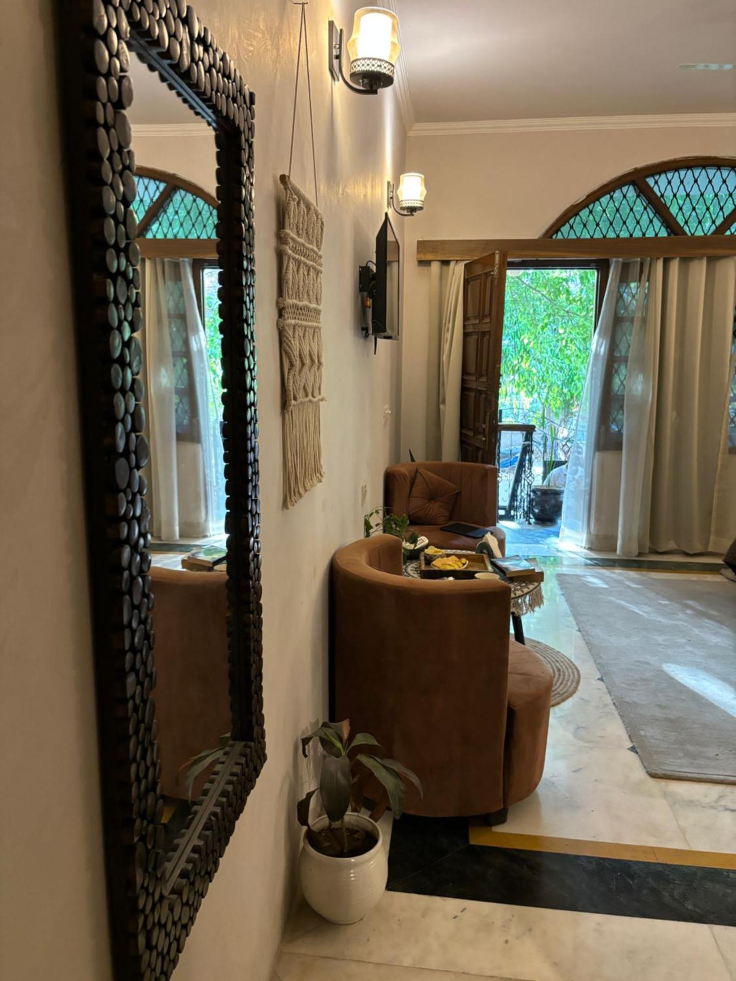 Atharva'S Homestay By Goaround Homes - Nehru Enclave Metro, South Delhi ニューデリー エクステリア 写真