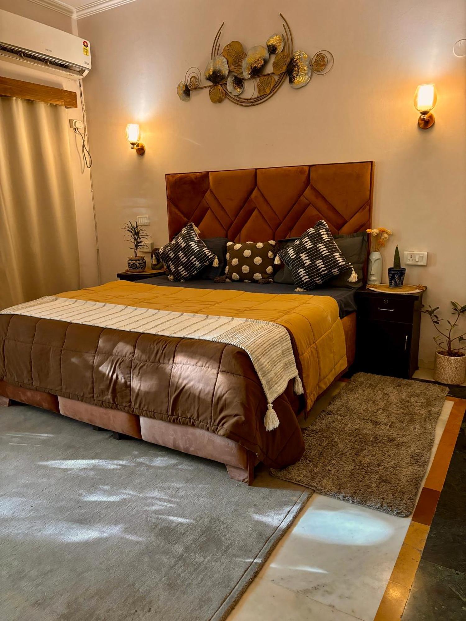 Atharva'S Homestay By Goaround Homes - Nehru Enclave Metro, South Delhi ニューデリー エクステリア 写真