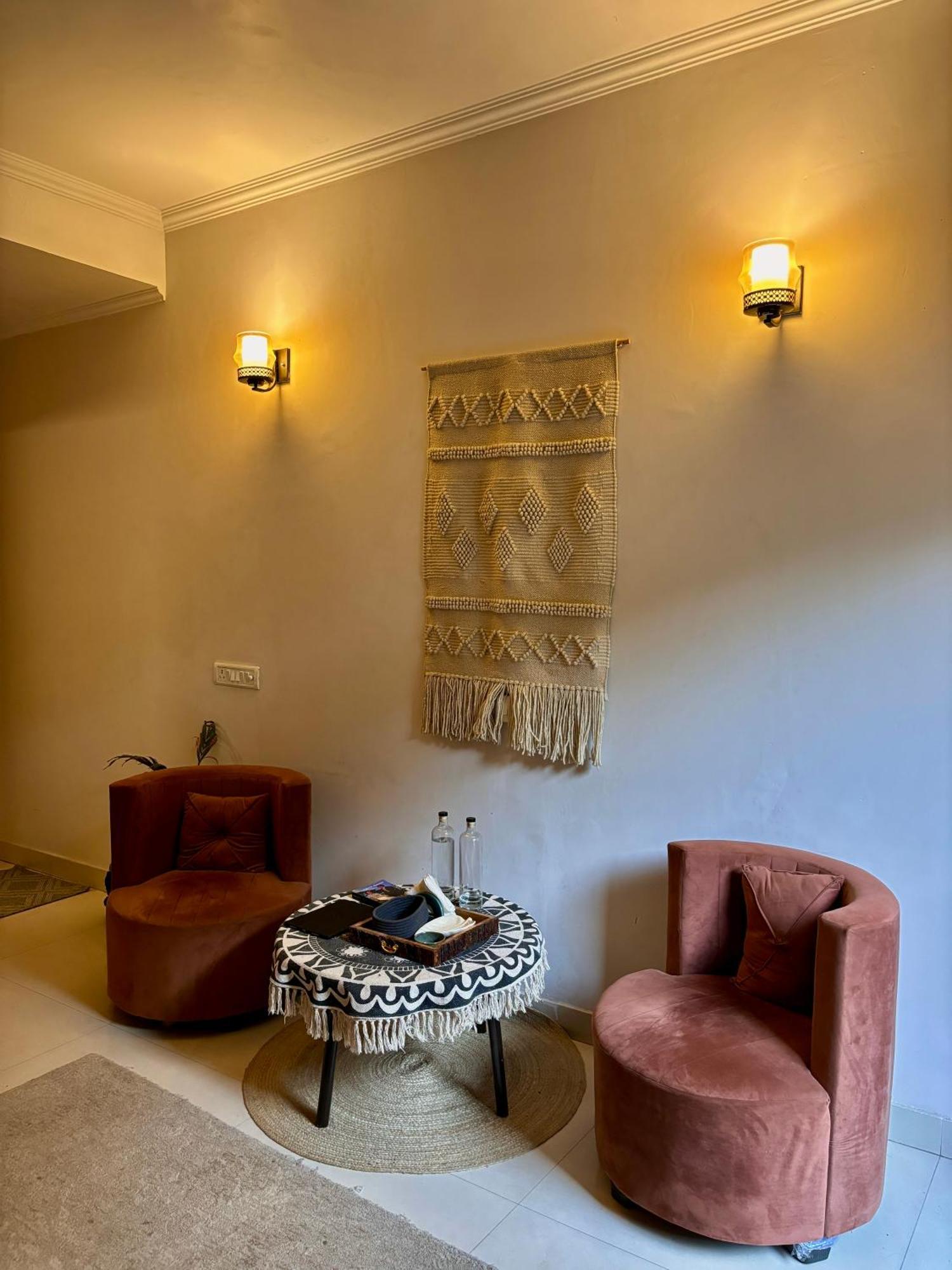 Atharva'S Homestay By Goaround Homes - Nehru Enclave Metro, South Delhi ニューデリー エクステリア 写真