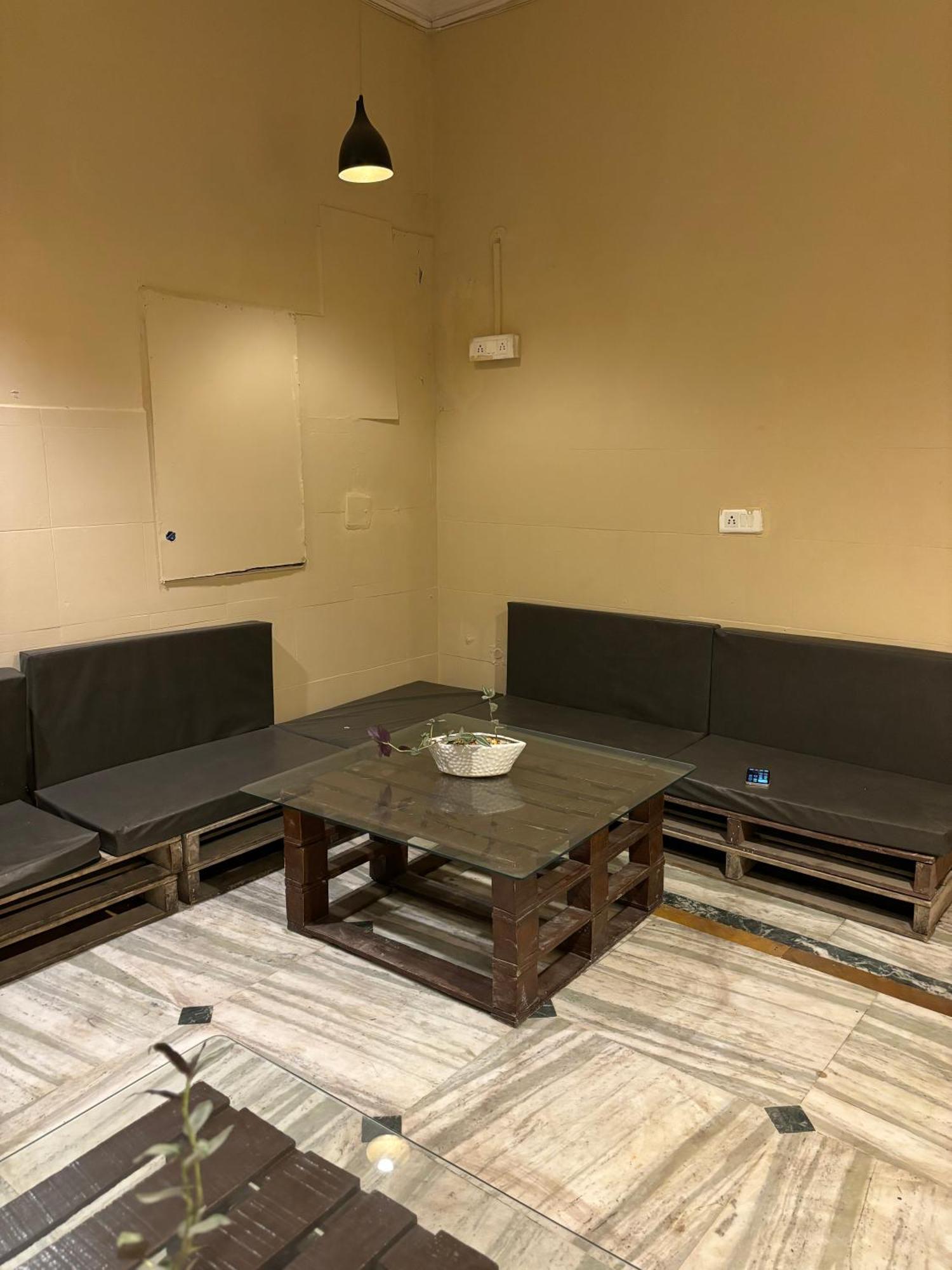 Atharva'S Homestay By Goaround Homes - Nehru Enclave Metro, South Delhi ニューデリー エクステリア 写真