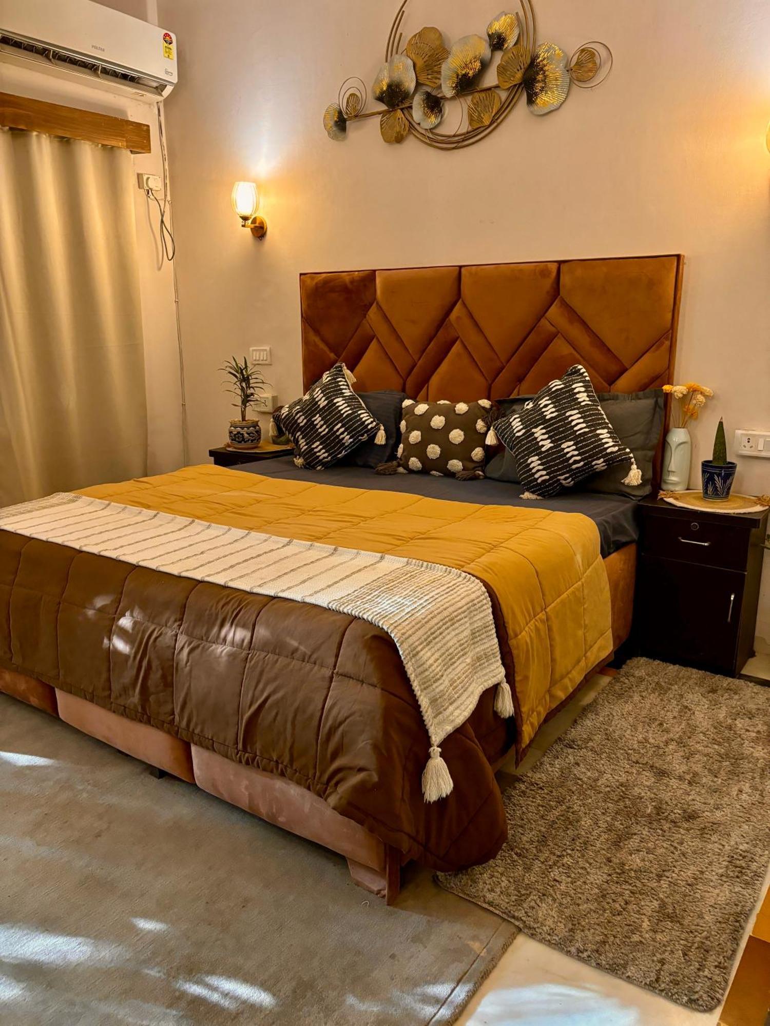 Atharva'S Homestay By Goaround Homes - Nehru Enclave Metro, South Delhi ニューデリー エクステリア 写真