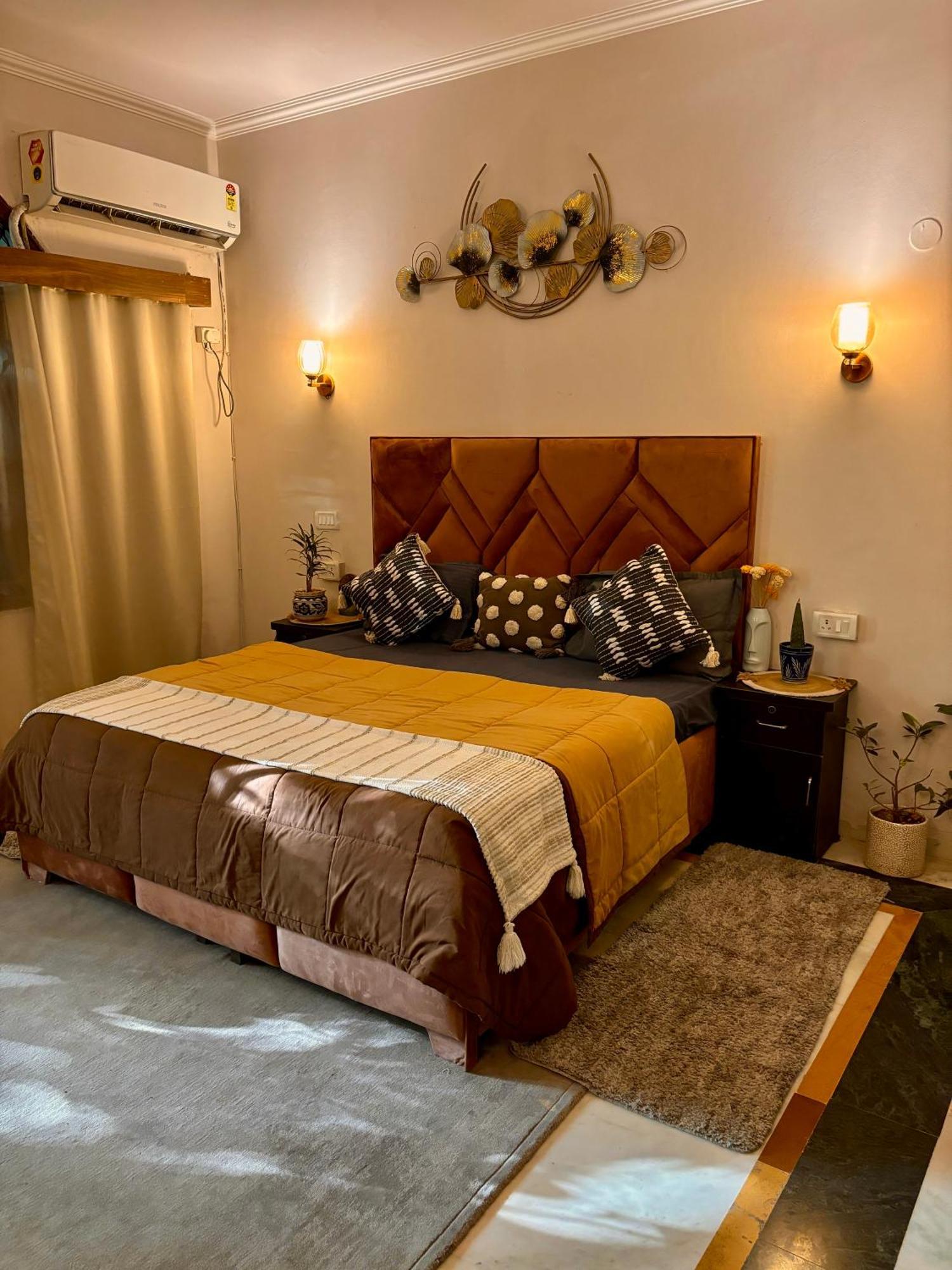 Atharva'S Homestay By Goaround Homes - Nehru Enclave Metro, South Delhi ニューデリー エクステリア 写真