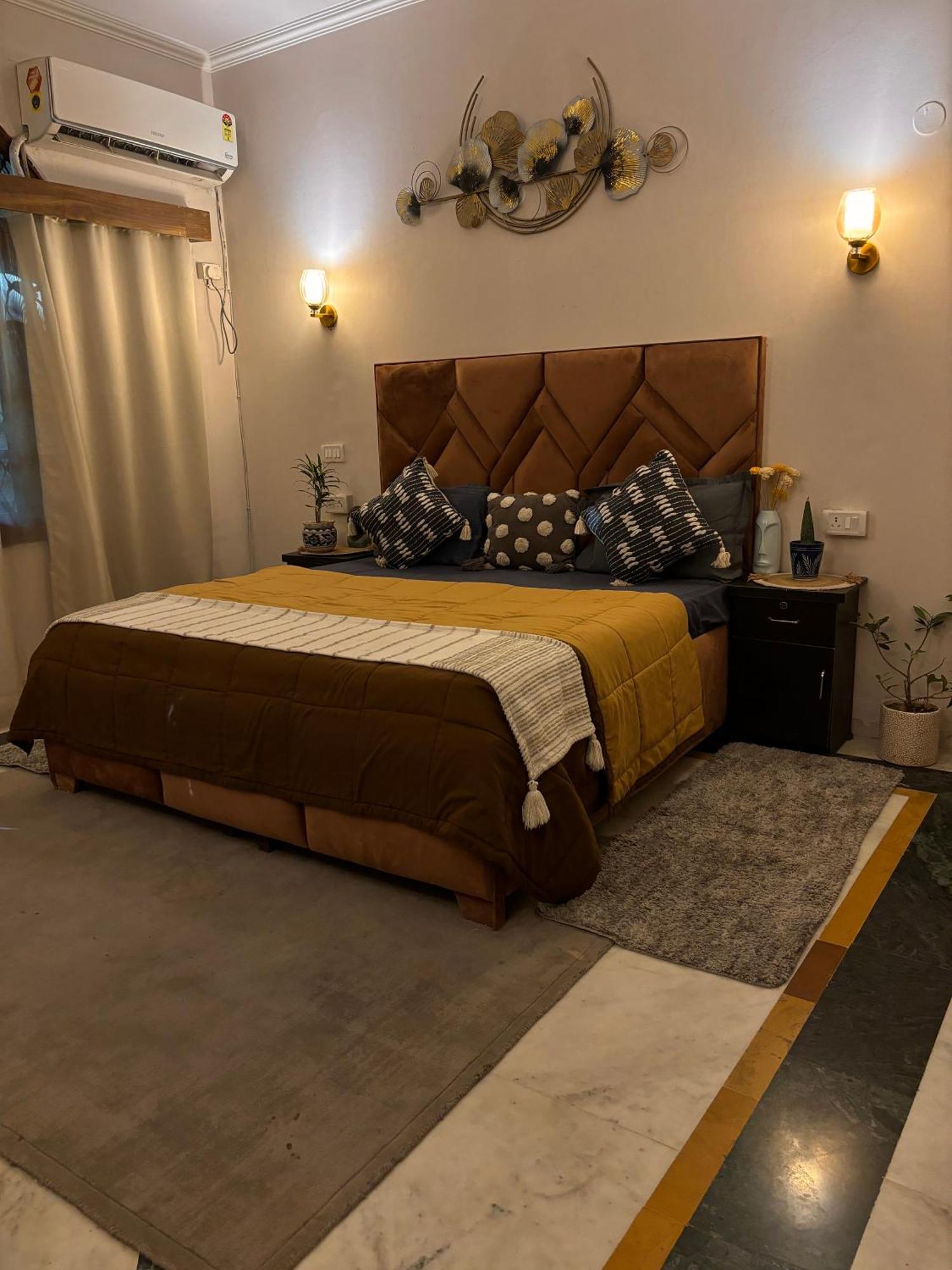 Atharva'S Homestay By Goaround Homes - Nehru Enclave Metro, South Delhi ニューデリー エクステリア 写真