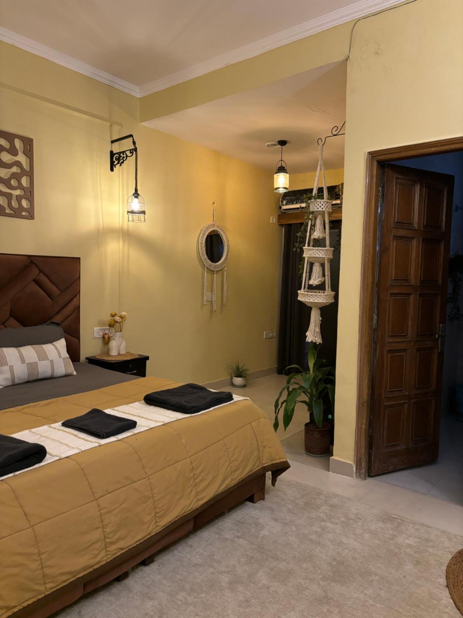 Atharva'S Homestay By Goaround Homes - Nehru Enclave Metro, South Delhi ニューデリー エクステリア 写真