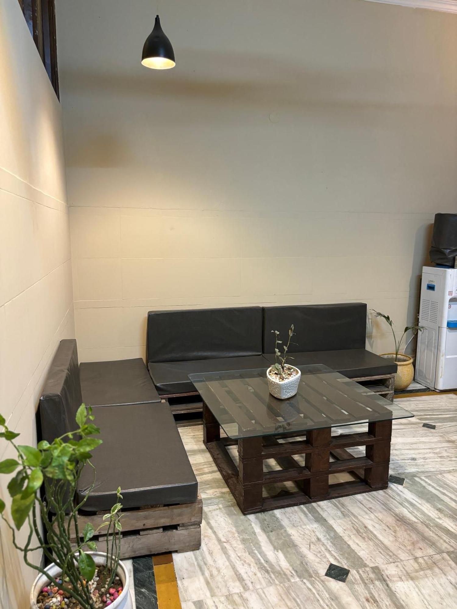 Atharva'S Homestay By Goaround Homes - Nehru Enclave Metro, South Delhi ニューデリー エクステリア 写真