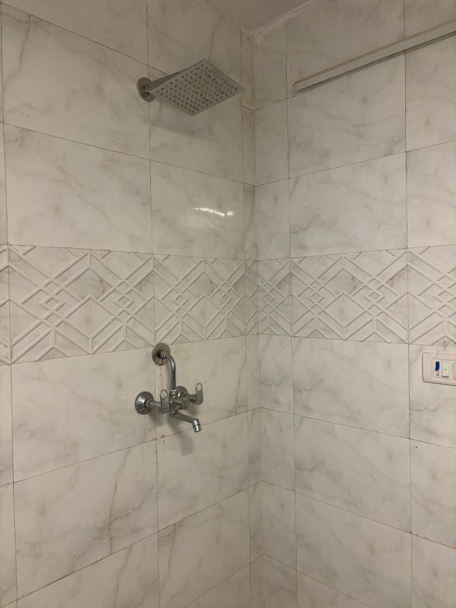 Atharva'S Homestay By Goaround Homes - Nehru Enclave Metro, South Delhi ニューデリー エクステリア 写真