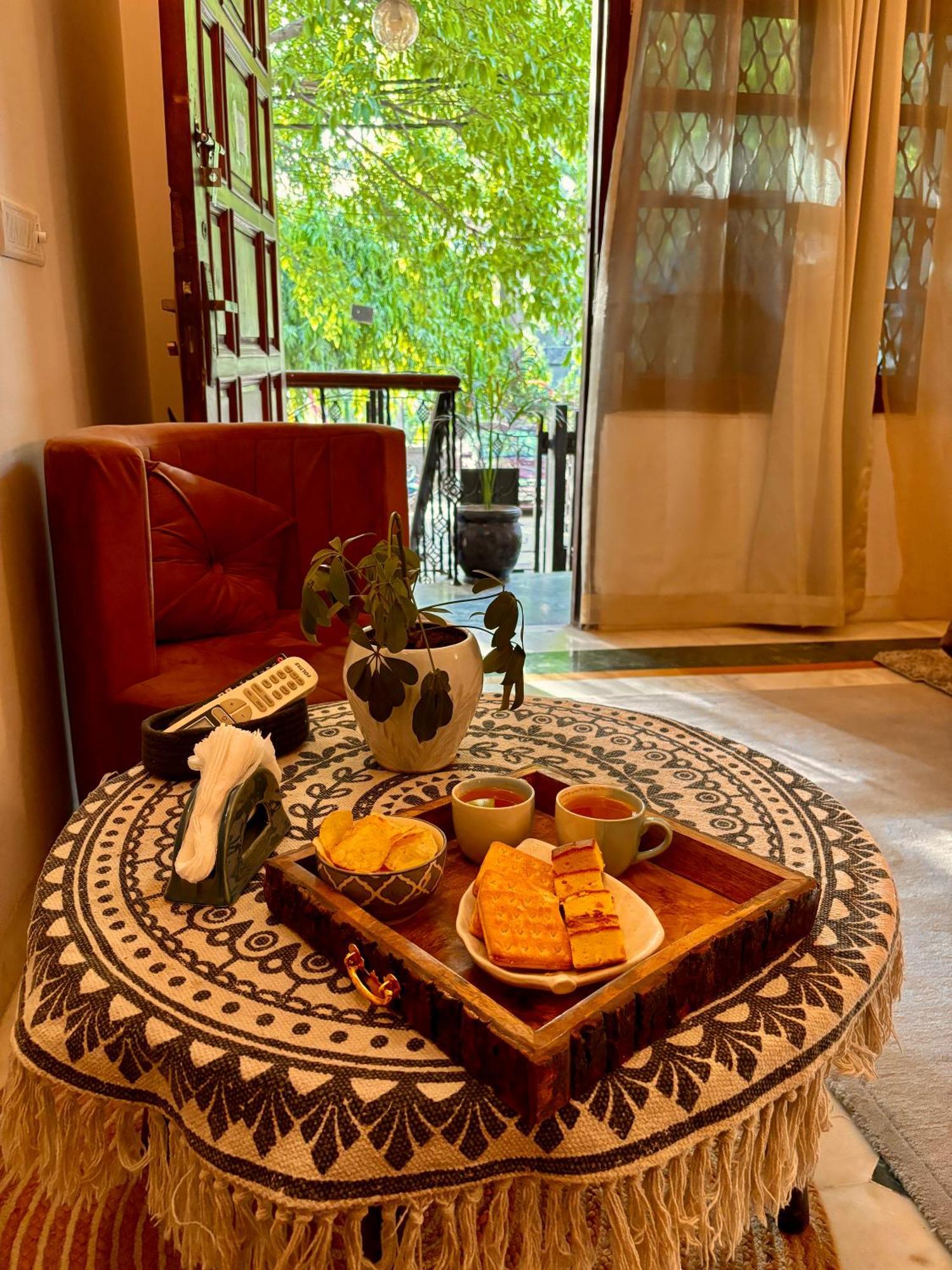 Atharva'S Homestay By Goaround Homes - Nehru Enclave Metro, South Delhi ニューデリー エクステリア 写真