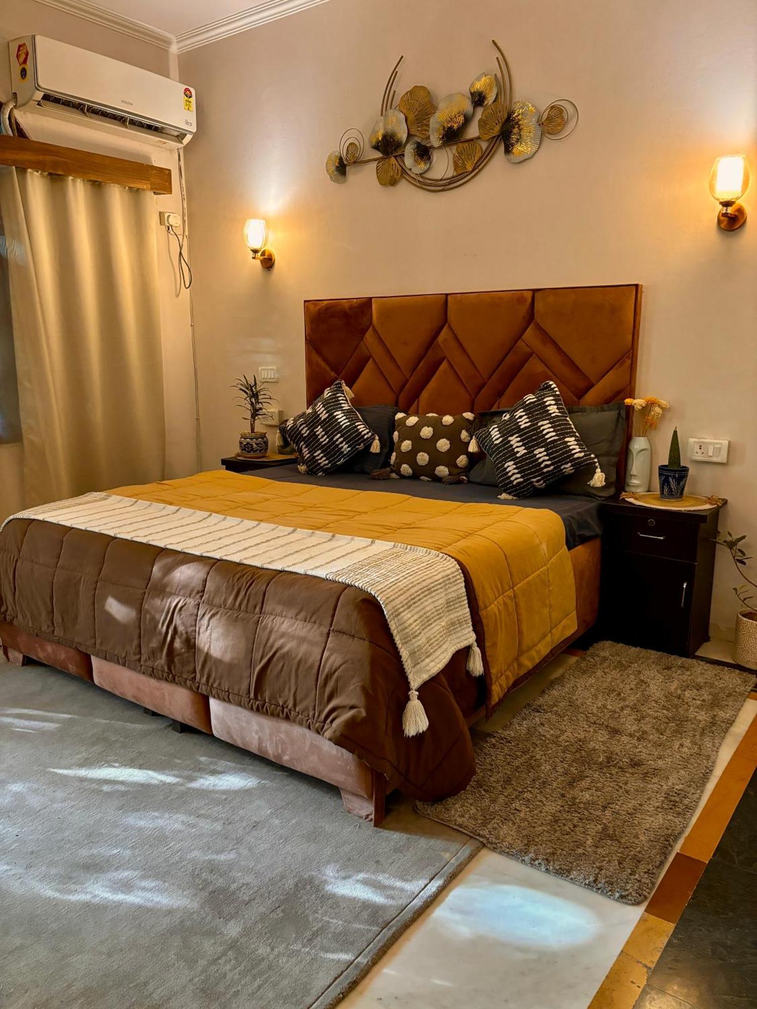 Atharva'S Homestay By Goaround Homes - Nehru Enclave Metro, South Delhi ニューデリー エクステリア 写真