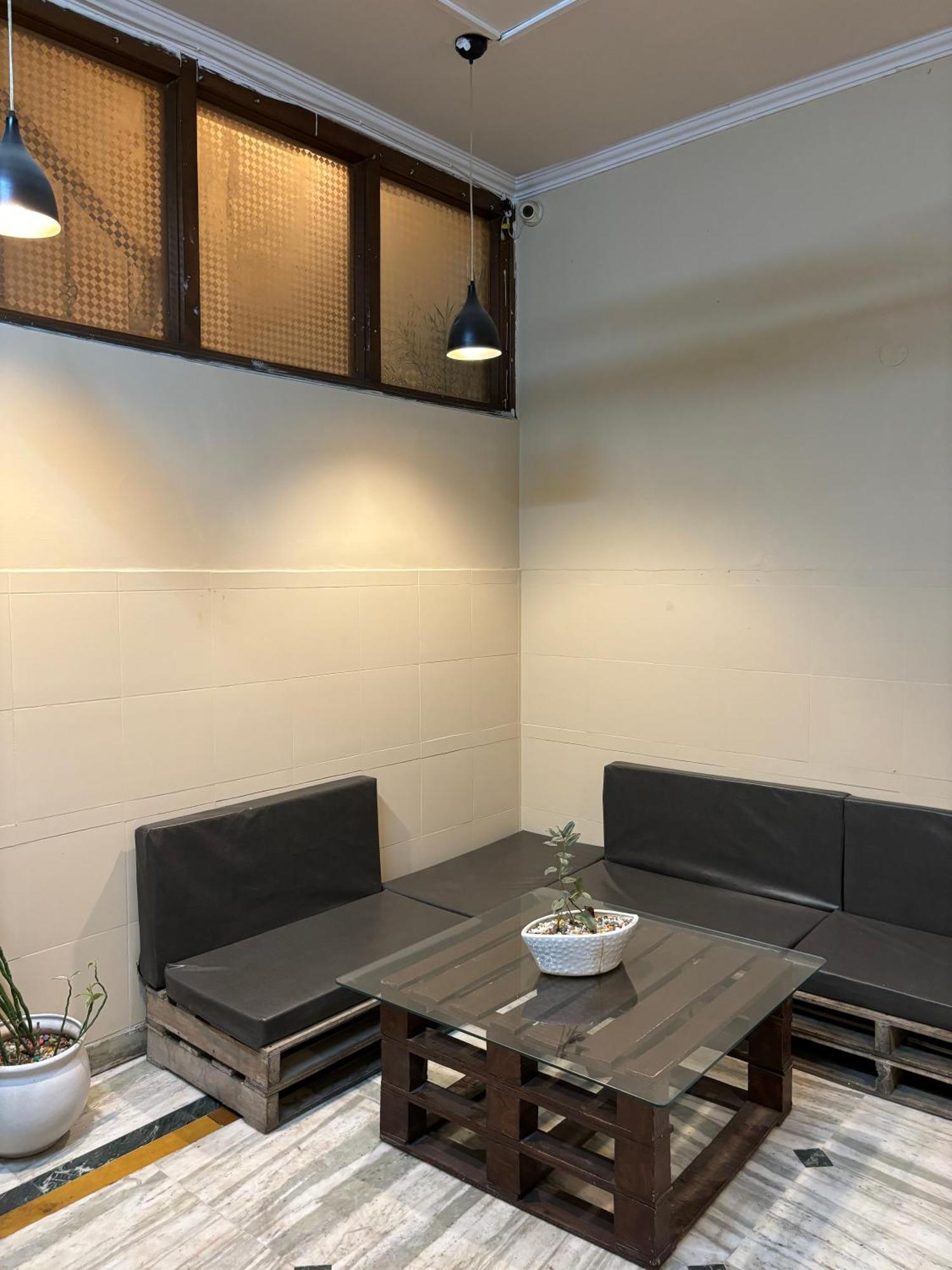 Atharva'S Homestay By Goaround Homes - Nehru Enclave Metro, South Delhi ニューデリー エクステリア 写真