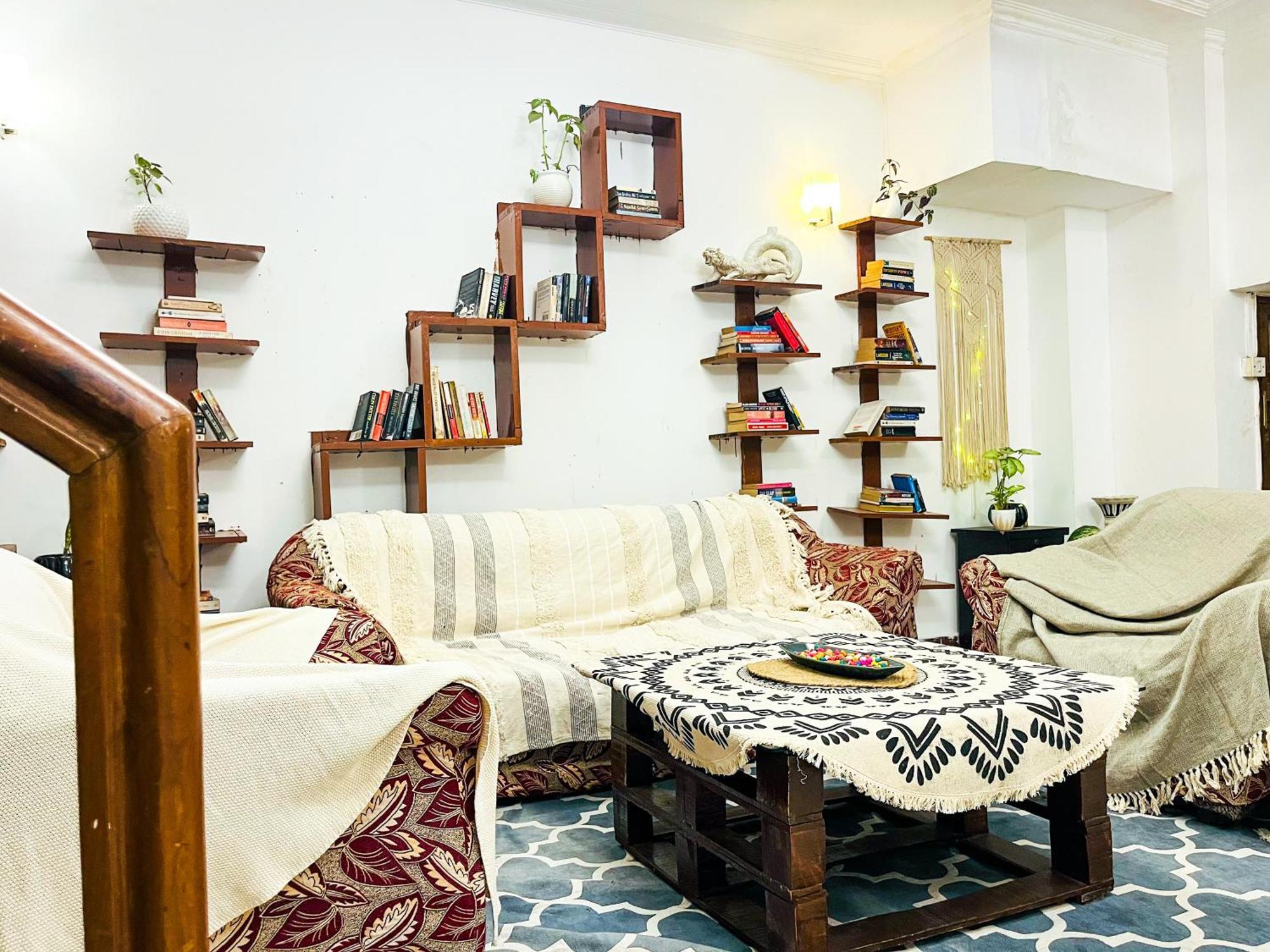 Atharva'S Homestay By Goaround Homes - Nehru Enclave Metro, South Delhi ニューデリー エクステリア 写真