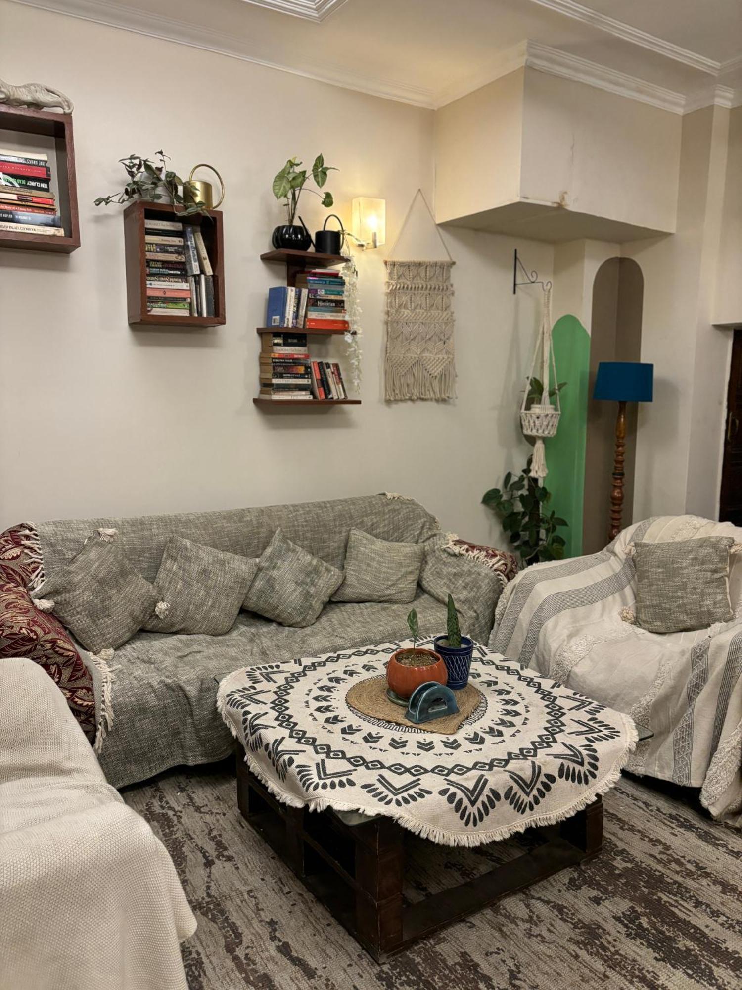 Atharva'S Homestay By Goaround Homes - Nehru Enclave Metro, South Delhi ニューデリー エクステリア 写真