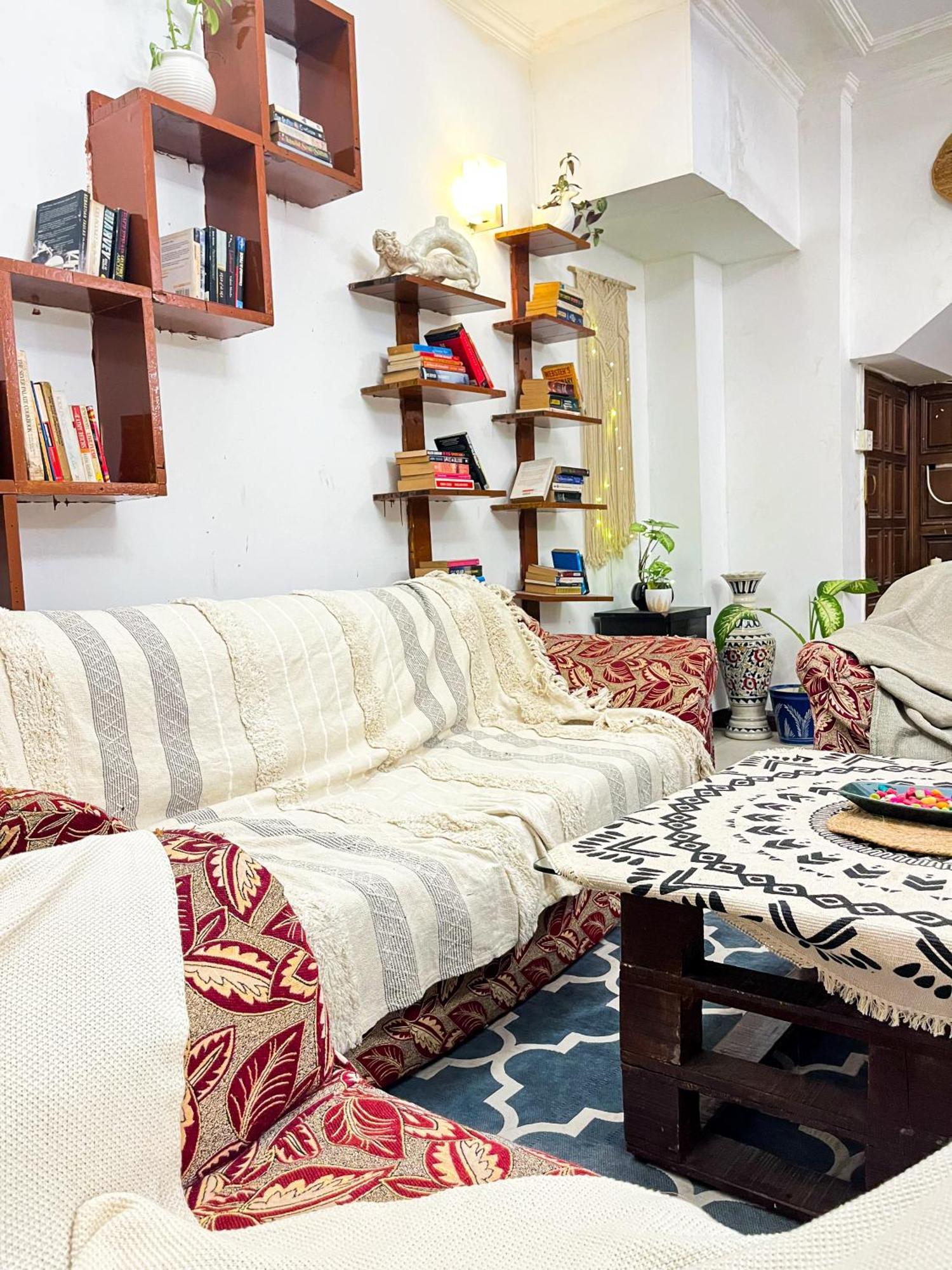 Atharva'S Homestay By Goaround Homes - Nehru Enclave Metro, South Delhi ニューデリー エクステリア 写真