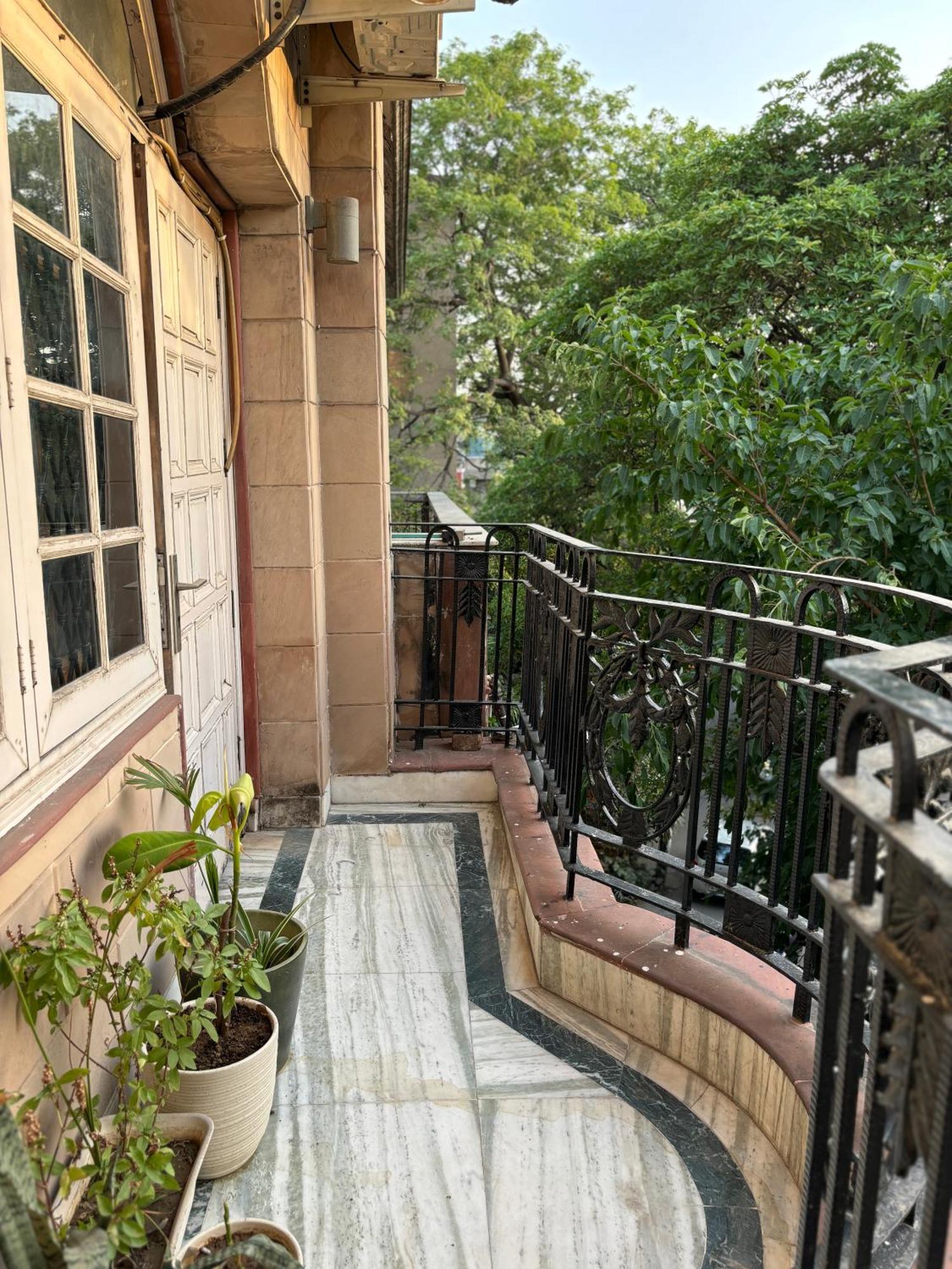 Atharva'S Homestay By Goaround Homes - Nehru Enclave Metro, South Delhi ニューデリー エクステリア 写真