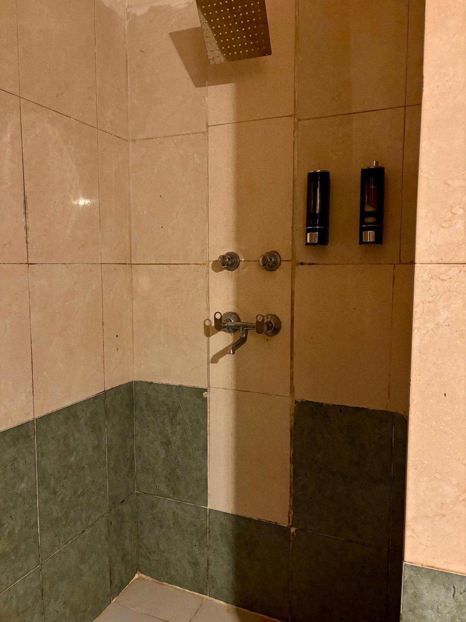 Atharva'S Homestay By Goaround Homes - Nehru Enclave Metro, South Delhi ニューデリー エクステリア 写真