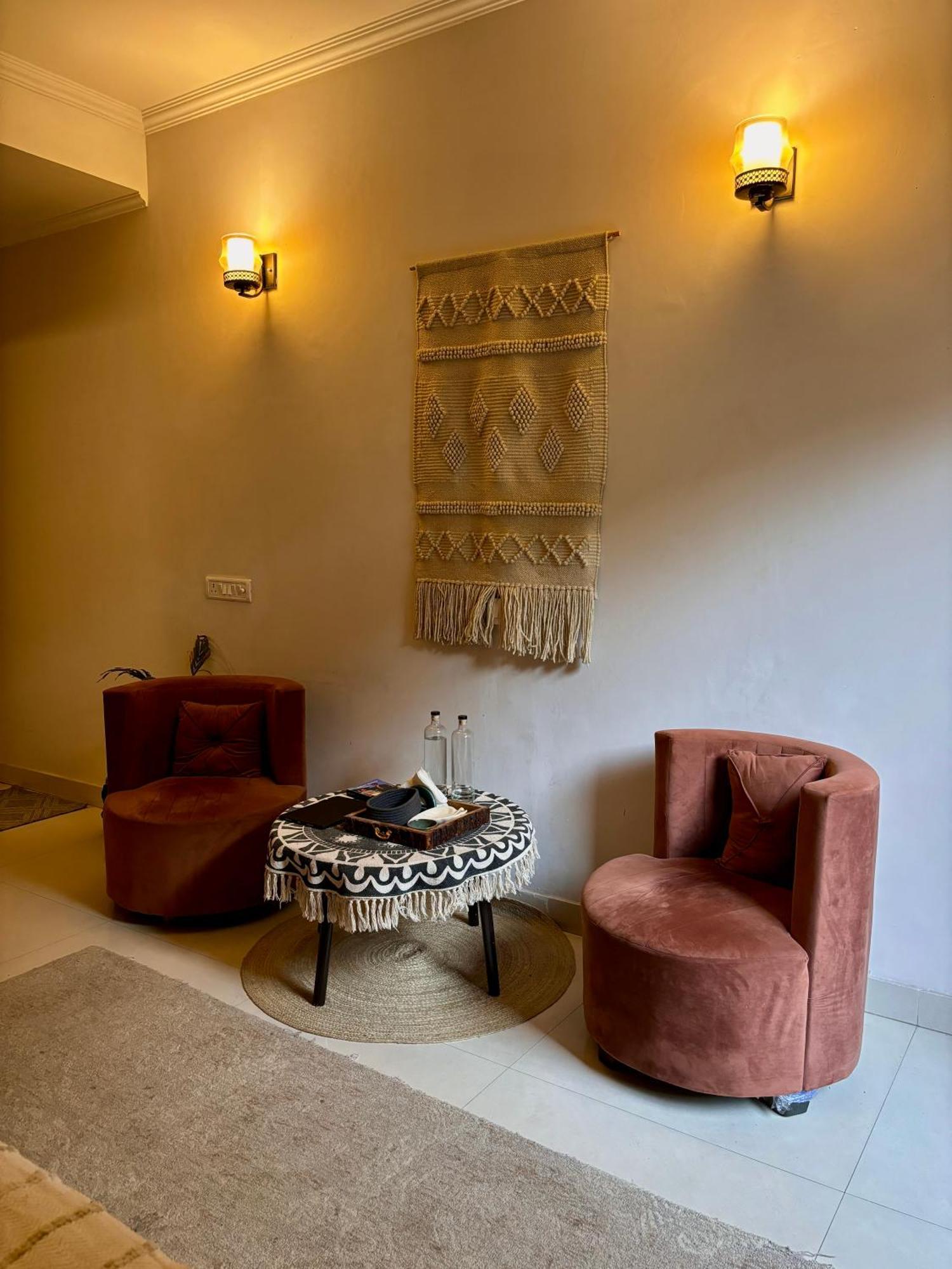 Atharva'S Homestay By Goaround Homes - Nehru Enclave Metro, South Delhi ニューデリー エクステリア 写真