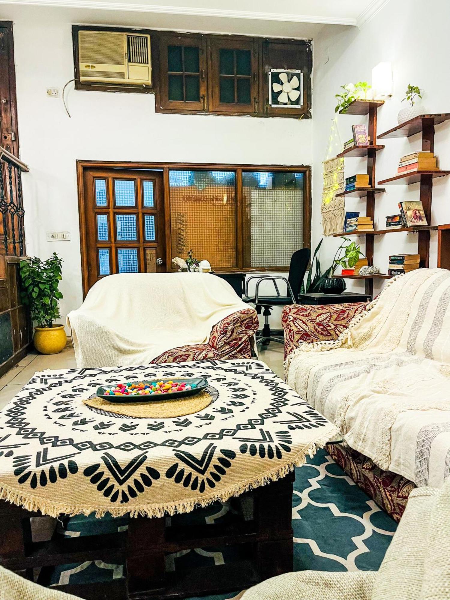 Atharva'S Homestay By Goaround Homes - Nehru Enclave Metro, South Delhi ニューデリー エクステリア 写真